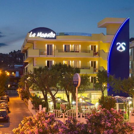 Hotel La Maestra Гроттаммаре Екстер'єр фото